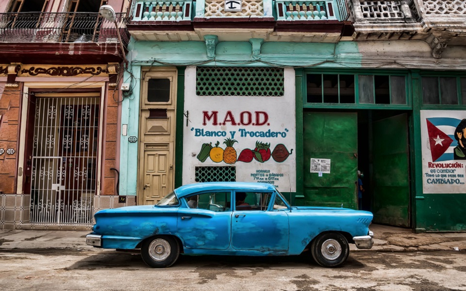 Car with sex in Havana