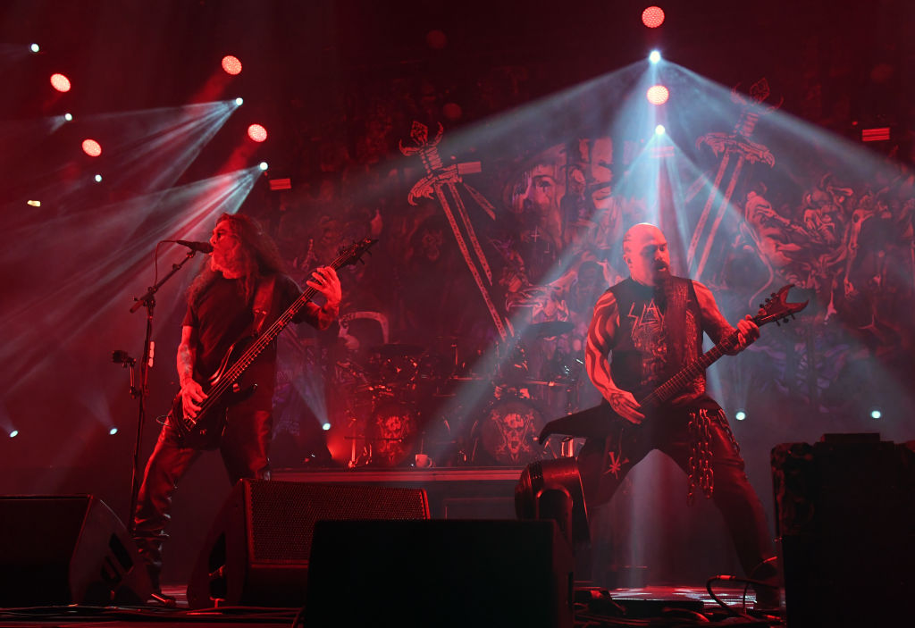 Bassist/singer Tom Araya (L) and guitarist Kerry King of Slayer perform   (Photo by Ethan Miller/Getty Images)