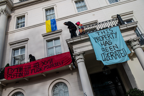 Protesters Occupy London Mansion Belonging To Family Of Oleg Deripaska