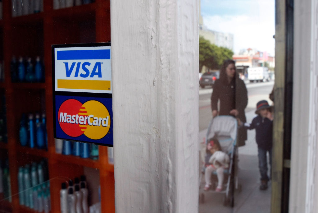 Visa and Mastercard are making huge profits out of the fact that we mainly pay with our cards and not cash anymore. (Photo by Justin Sullivan/Getty Images)