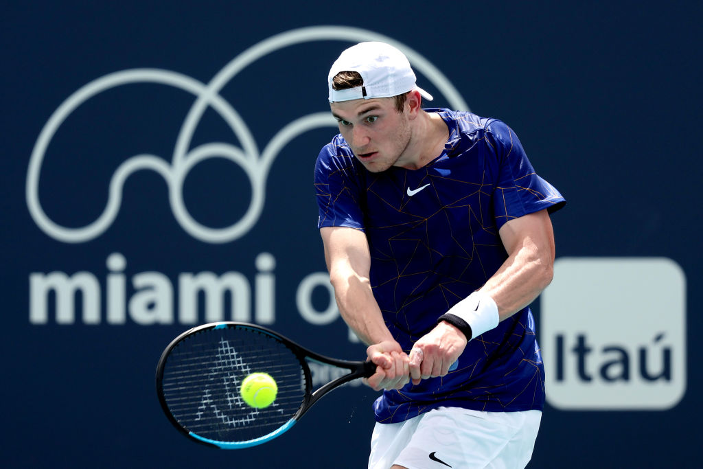 MIAMI GARDENS, FLORIDA - MARCH 23: Jack Draper of Great Britain returns a shot to Gilles Simon of France during the Miami Open at Hard Rock Stadium on March 23, 2022 in Miami Gardens, Florida. (Photo by Matthew Stockman/Getty Images)