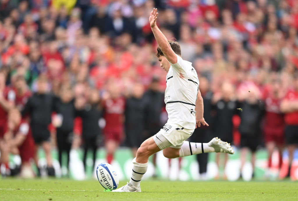 Anotine Dupont slotted two penalties as his Toulouse side beat Munster and add to the number of France representatives in the semi-finals of the Champions and Challenge Cups. 