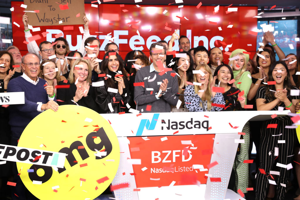 NEW YORK, NEW YORK - DECEMBER 06: Founder and CEO of BuzzFeed Jonah H. Peretti (C) celebrates with team members as he rings the bell during BuzzFeed Inc.'s Listing Day at Nasdaq on December 06, 2021 in New York City. (Photo by Bennett Raglin/Getty Images for BuzzFeed Inc.)