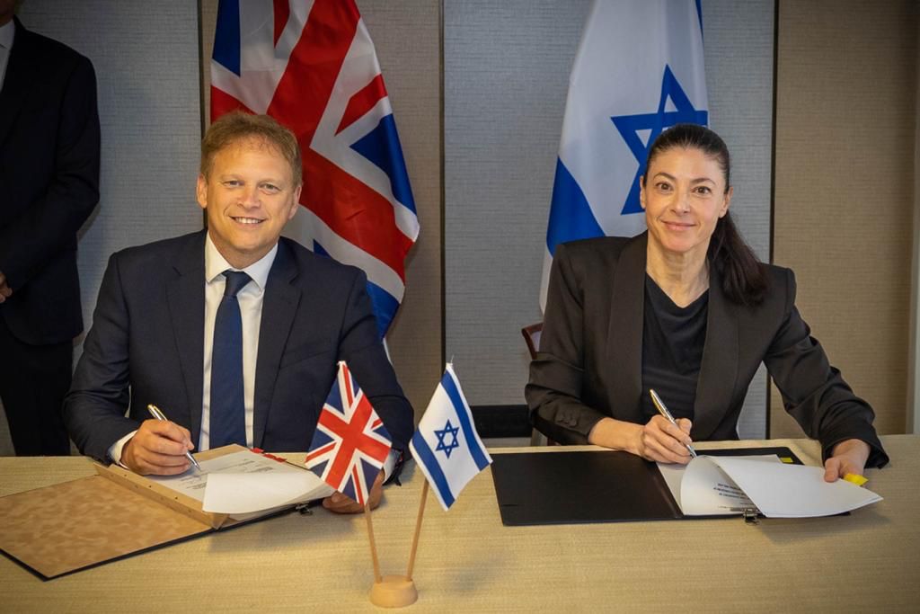 Former International Trade Sec, now Secretary of State for Business, Energy and Industrial Strategy, Grant Shapps with his Israeli counterpart signing a deal to advise on the building of Tel Aviv's metro. 