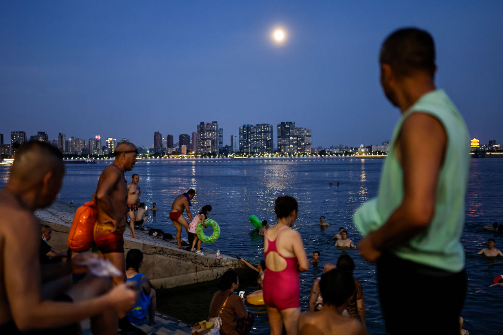 High Temperatures Continue In Central China