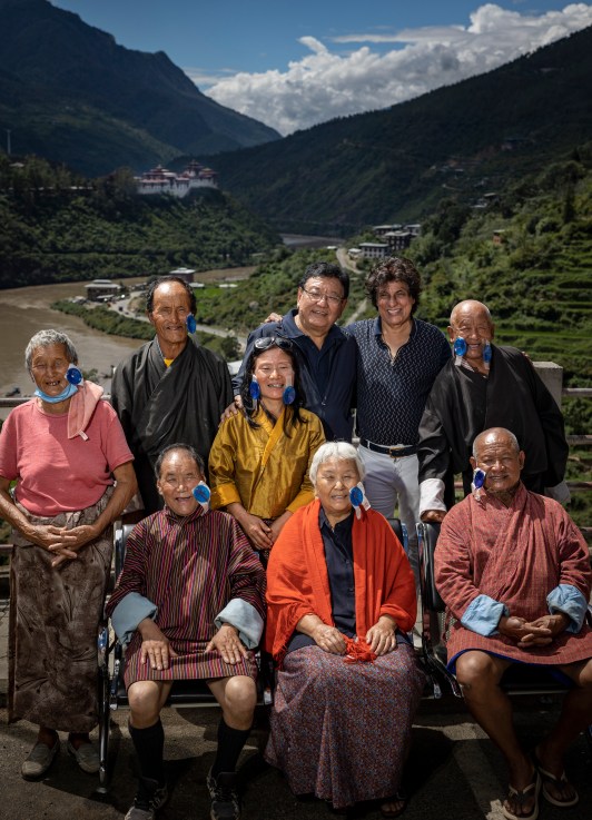Mr Kohli and Dr Ruit with patients recently cured of cataracts, Bhutan, 2022