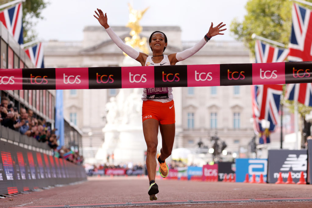 LONDON, ENGLAND - OCTOBER 02: Yalemzerf Yehualaw of Ethiopia wins the Elite Women's Marathon during the 2022 TCS London Marathon on October 02, 2022 in London, England. (Photo by Paul Harding/Getty Images)