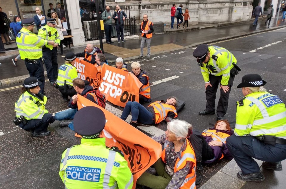 Police negotiate with Just Stop Oil demonstrators as they bring the Square Mile to a halt with their Mansion House protest. 