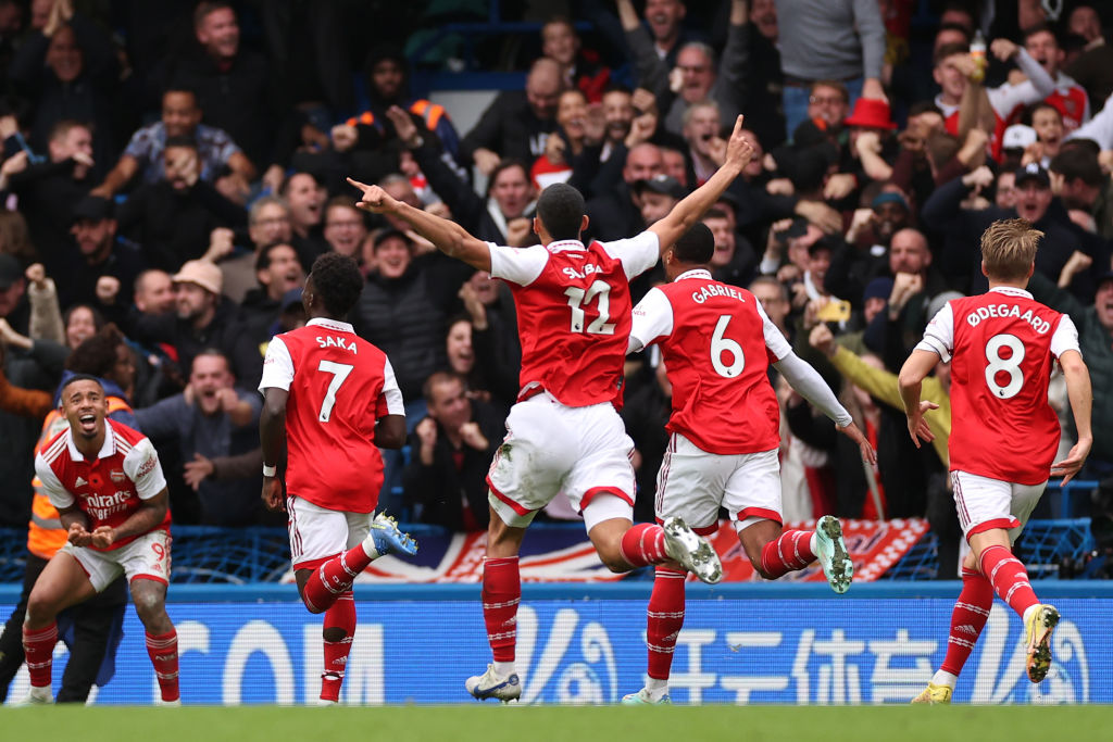 Arsenal and Liverpool win in Premier League to keep in touch with