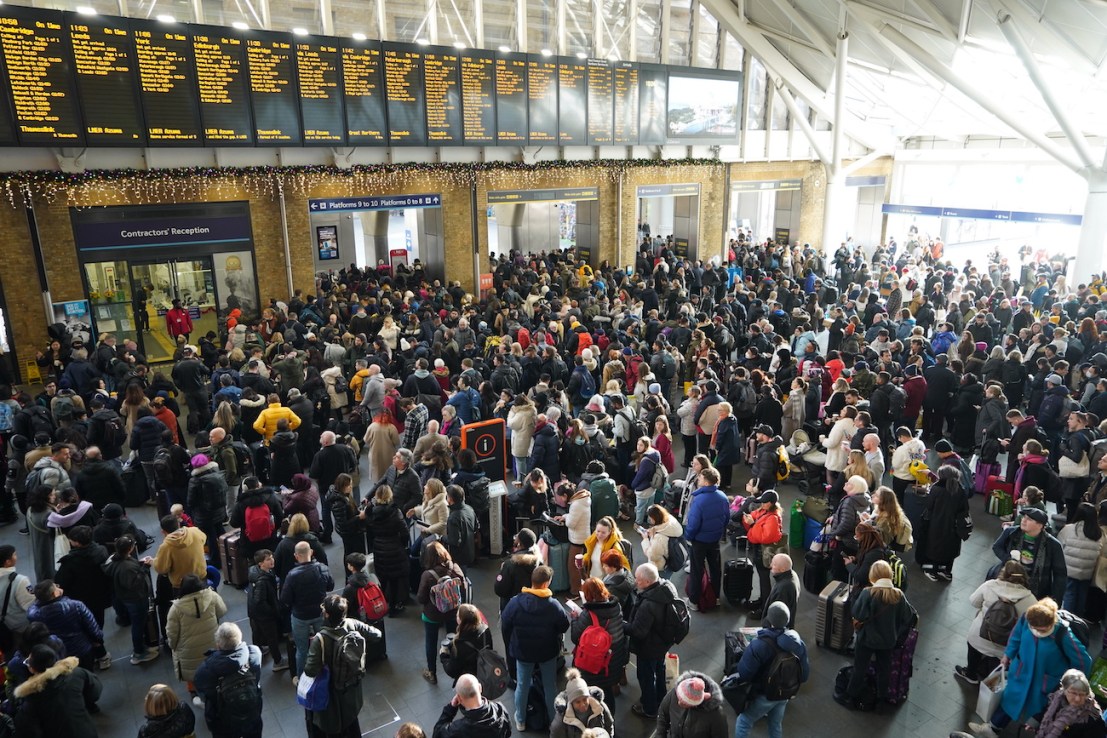 London’s King’s Cross station has been forced to close due to overcrowding as passengers were warned not to travel by rail. Picture date: Tuesday December 27, 2022.