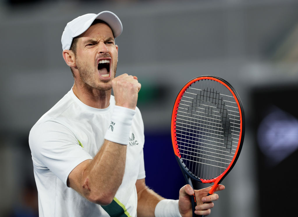 Murray wins at Australian Open in five-set thriller