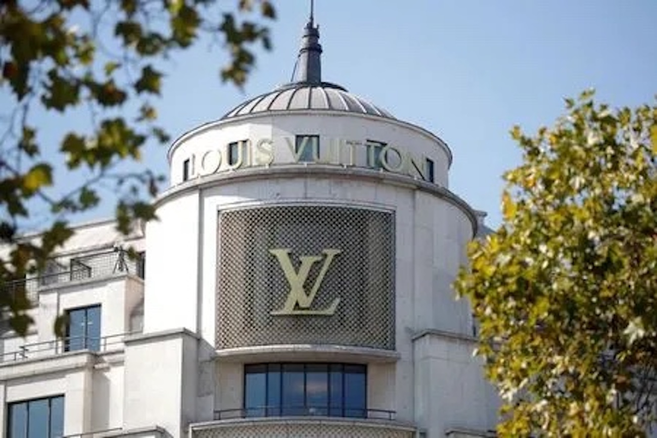 LVMH chairman Bernard Arnault appoints his daughter Delphine as boss of  Christian Dior