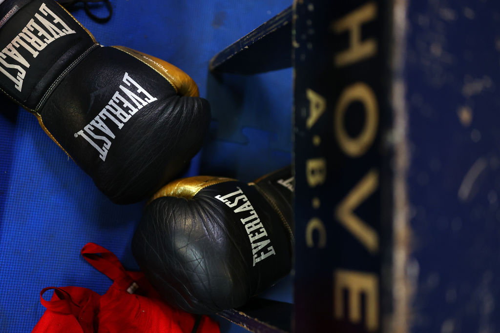 Great Britain will snub the women's boxing world championships in India over the decision to allow Russian athletes to compete under their flag.