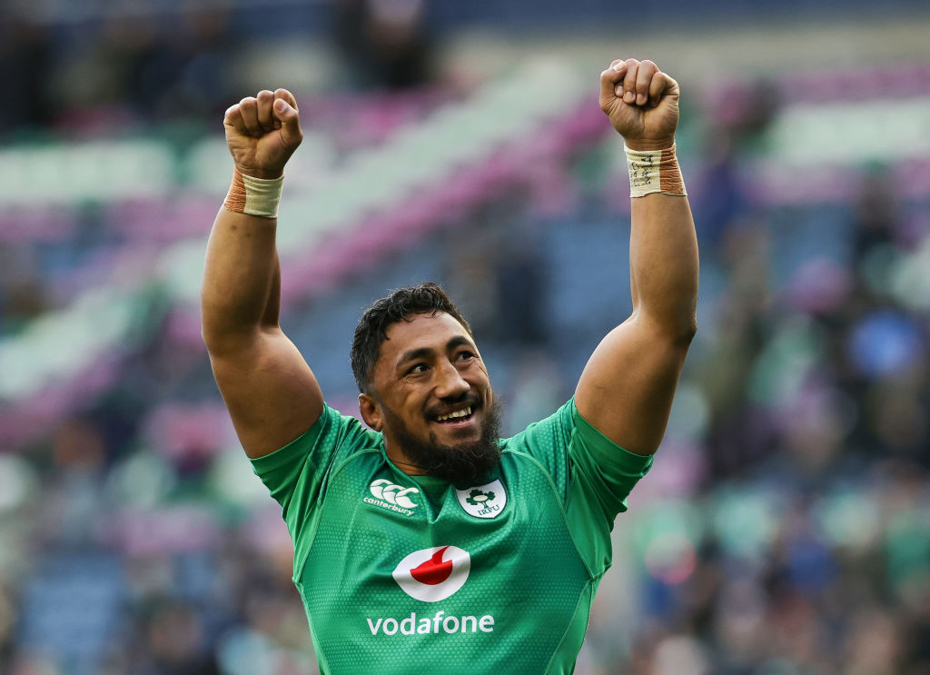 Ireland kept their Six Nations Grand Slam and Triple Crown hopes alive in a 7-22 victory over Scotland yesterday in Edinburgh.