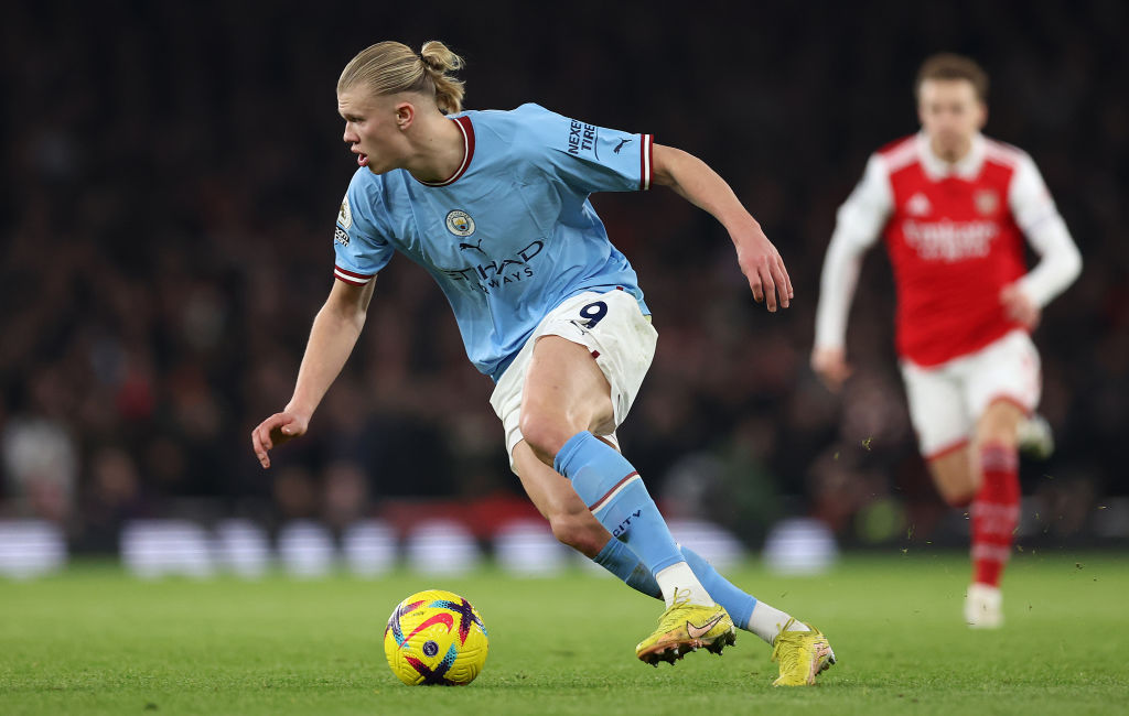 LONDON, ENGLAND - FEBRUARY 15: Erling Haaland of Manchester City in action during the Premier League match between Arsenal FC and Manchester City at Emirates Stadium on February 15, 2023 in London, England. (Photo by Julian Finney/Getty Images)