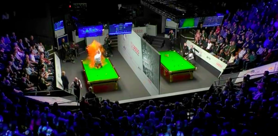 The World Championships of snooker have been stopped due to protests from Just Stop Oil.
