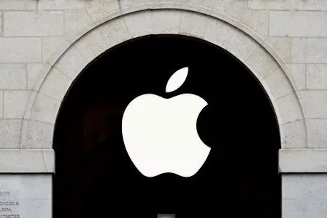 Pressure mounts for Apple: iPhone news alerts halted after backlash 