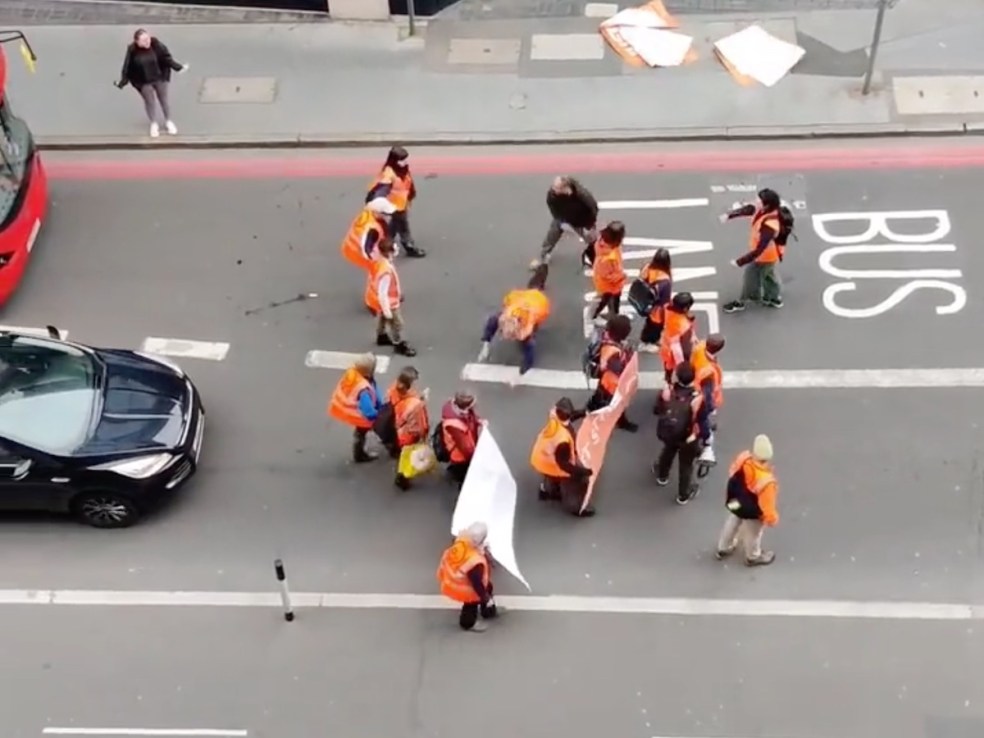 The moment a Just Stop Oil demonstrator was thrown to the ground during a slow match in the City of London 