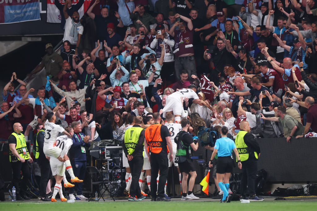 West Ham fans clashed with Czech riot police following their victory in the Europa Conference League final last night.