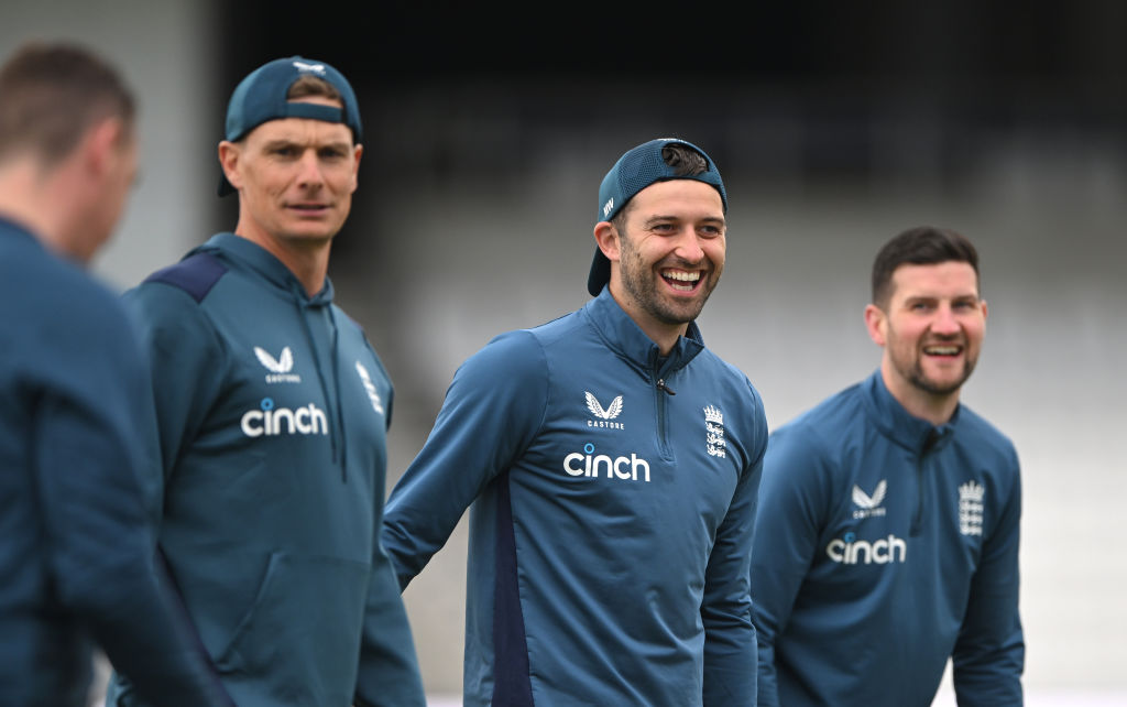 England have rung the changes for their crucial third Ashes Test against Australia at Headingley in Leeds today.