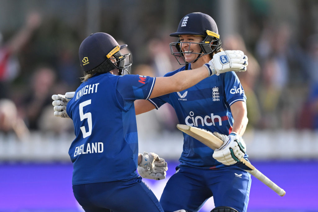 Captain Heather Knight hit an unbeaten 75 as England chased down a record total to beat Australia in the first Ashes ODI to keep the Women&rsquo;s Ashes alive.