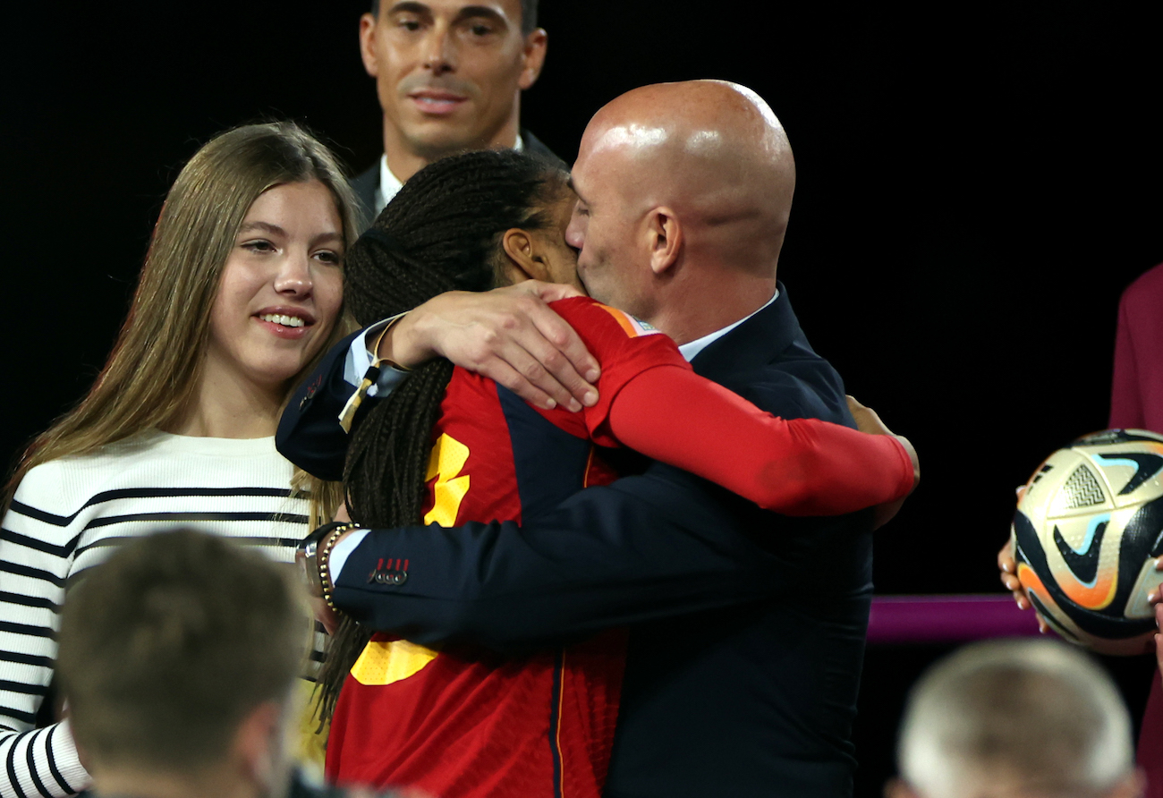 Luis Rubiales suspended by FIFA over behaviour at World Cup final thumbnail