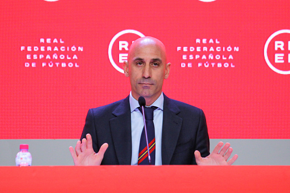 Luis Rubiales kiss row: Spanish FA threatens legal action over Jenni Hermoso claim thumbnail