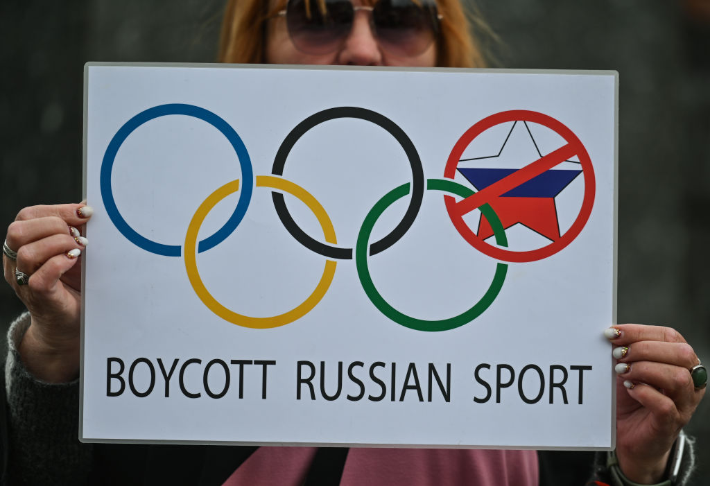 The International Olympic Committee (IOC) has suspended the Russian Olympic Committee after they sought to include Ukrainian sports bodies in Donetsk.