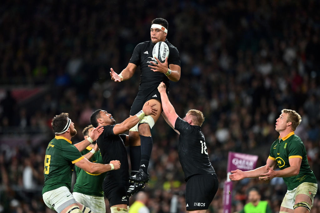 LONDON, ENGLAND - AUGUST 25: Tupou Vaa'i of New Zealand claims the ball in the air during the Summer International match between New Zealand All Blacks v South Africa at Twickenham Stadium on August 25, 2023 in London, England. (Photo by Patrick Khachfe/Getty Images)