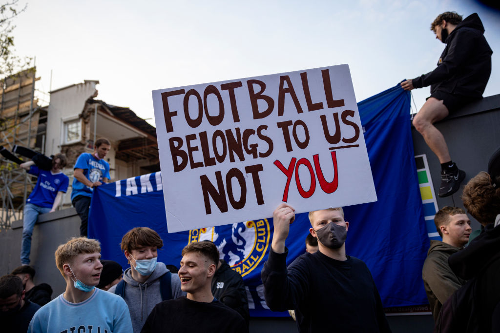 LONDON, ENGLAND - APRIL 20: Chelsea Football Club fans celebrate outside the team's Stamford Bridge stadium on April 20, 2021 in London, England, after it was announced that Chelsea Football Club would seek to withdraw from the new European Super League. Six English premier league teams have announced they are part of plans for a breakaway European Super League. Arsenal, Manchester United, Manchester City, Liverpool, Chelsea and Tottenham Hotspur will join 12 other European teams in a closed league similar to that of the NFL American Football League. In a statement released last night, the new competition 