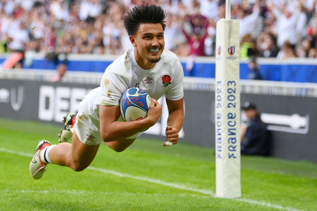 LILLE, FRANCE - SEPTEMBER 23: Marcus Smith of England scores his team's fifth try during the Rugby World Cup France 2023 match between England and Chile at Stade Pierre Mauroy on September 23, 2023 in Lille, France. (Photo by Mike Hewitt/Getty Images)