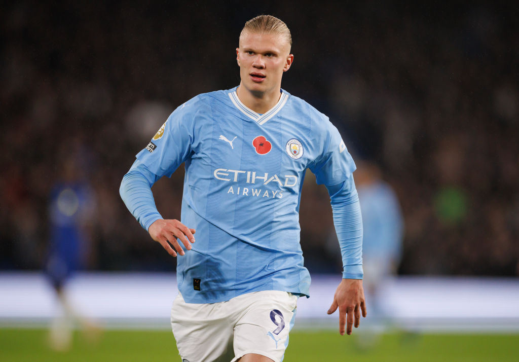 LONDON, ENGLAND - NOVEMBER 12: Erling Haaland of Manchester City during the Premier League match between Chelsea FC and Manchester City at Stamford Bridge on November 12, 2023 in London, England. (Photo by Marc Atkins/Getty Images)