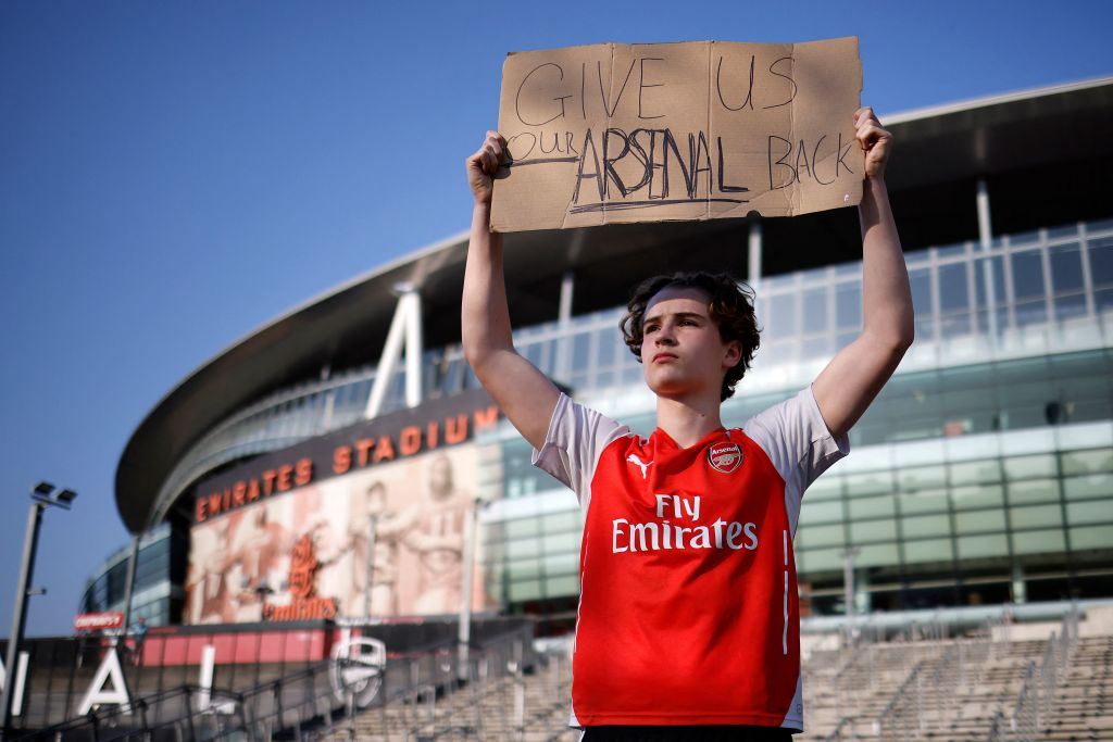 An Arsenal fan stands with his anti-European Super League banner outside the Emirates Stadium, home of English Premier League football club Arsenal, in north London on April 19, 2021. - Twelve of Europe's biggest clubs on Monday said they planned to launch a breakaway Super League, despite the threat of an international ban for them and their players. "AC Milan, Arsenal, Atletico Madrid, Chelsea, Barcelona, Inter Milan, Juventus, Liverpool, Manchester City, Manchester United, Real Madrid and Tottenham Hotspur have all joined as founding clubs," said a statement by the group. (Photo by Tolga Akmen / AFP) (Photo by TOLGA AKMEN/AFP via Getty Images)