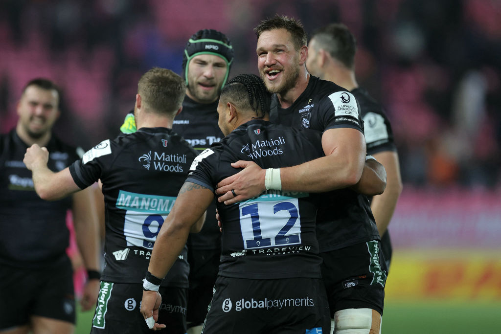 Leicester Tigers survived a late onslaught to beat Stade Francais 27-24 in Paris and remain unbeaten in the Investec Champions Cup this season.