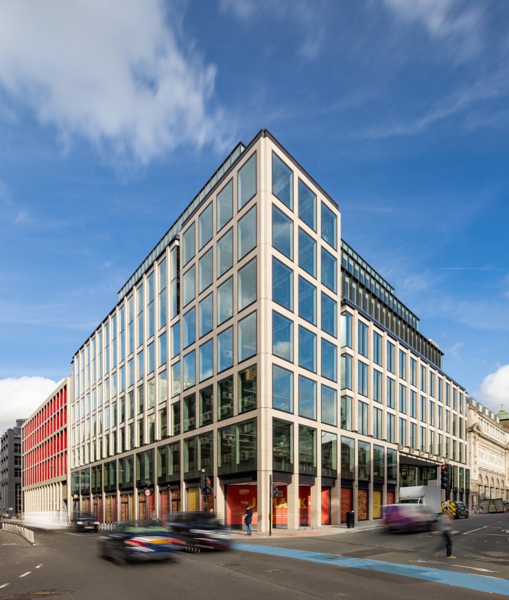 A brand new high quality 206,000 sq ft office and retail development in the heart of Farringdon. Architect: Lifschutz Davidson Sandilands. Main contractor: MACE