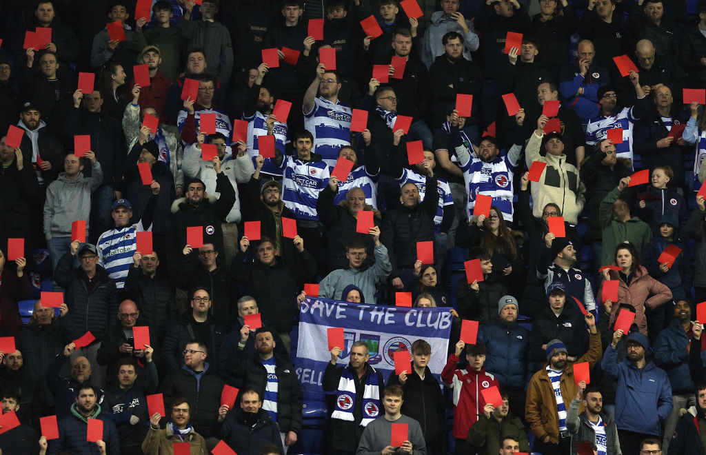 READING, ENGLAND - FEBRUARY 20:  Reading fans show red cards in protest during the Sky Bet League One match between Reading and Port Vale at Select Car Leasing Stadium on February 20, 2024 in Reading, England. (Photo by Warren Little/Getty Images)