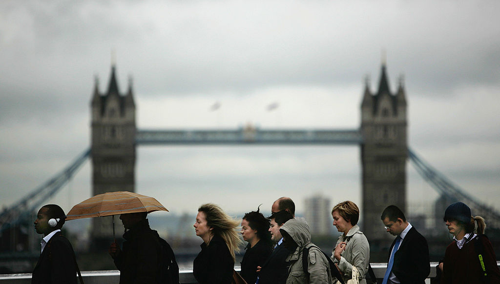 LONDON, UNITED KINGDOM - SEPTEMBER 30:  City workers walk towards the City Of London financial district on September 30, 2008 in central London, England. Financial turmoil continues to hang over London's city workers as the world economic crisis continues.  (Photo by Daniel Berehulak/Getty Images)
