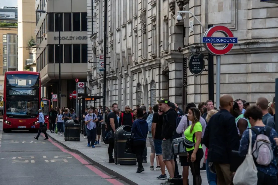 Londoners wait for the bus as tube strikes bring the capital to a standstill. (Photo by Chris J Ratcliffe/Getty Images)