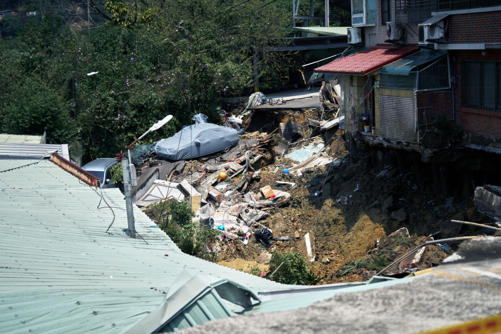 Worst Taiwan Quake in 25 Years Levels Buildings