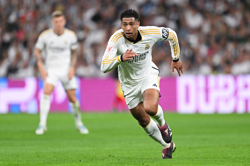 MADRID, SPAIN - APRIL 21: Jude Bellingham of Real Madrid CF runs with the ball during the LaLiga EA Sports match between Real Madrid CF and FC Barcelona at Estadio Santiago Bernabeu on April 21, 2024 in Madrid, Spain. (Photo by David Ramos/Getty Images)