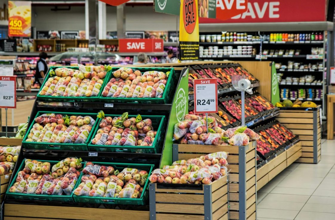 Grocery price inflation fell to 3.2 per cent over the four weeks to 14 April, marking the fourteenth monthly drop in a row, new figures by Kantar show. 