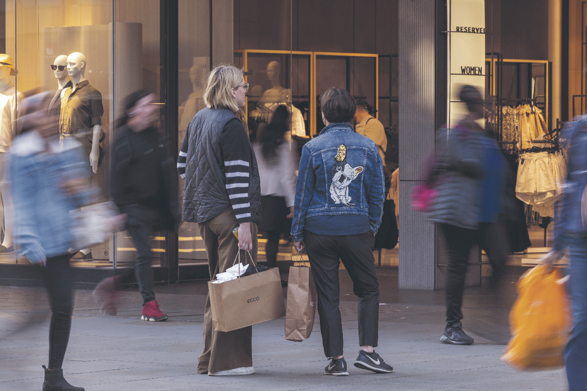 UK economy continues recovery as services sector hits highest level of growth in a year