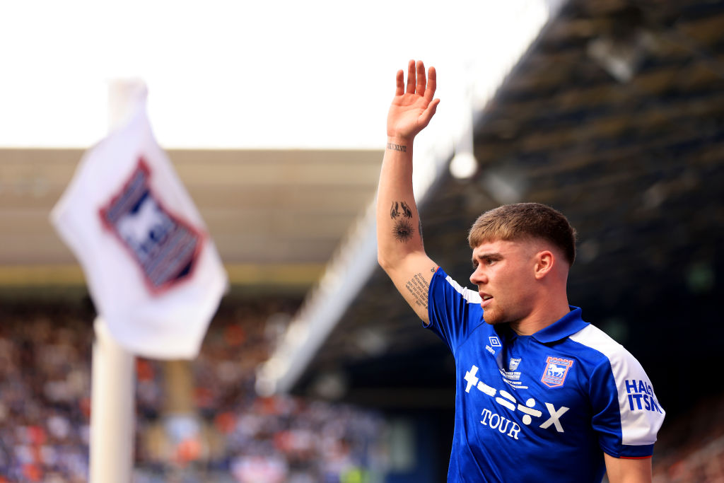 Ipswich Town can pip Leeds to automatic promotion on the final day of the Championship, when the play-off places and relegation will also be decided