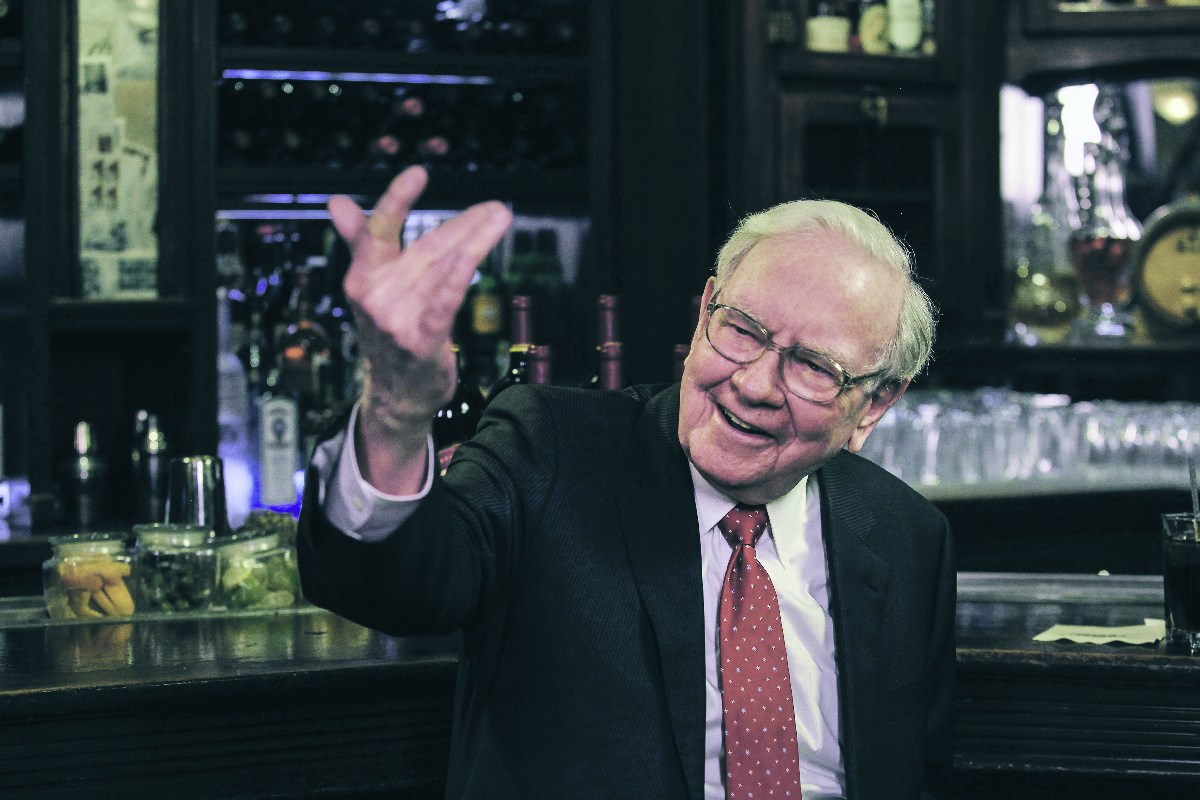 Howard Buffett to succeed father Warren as Berkshire Hathaway chair