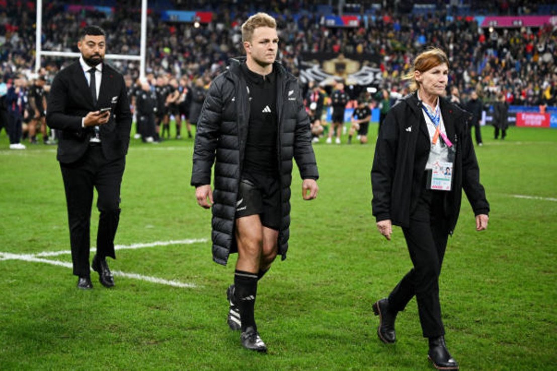 Rugby in New Zealand is on the verge of mutiny just a month before their two-Test series against England.