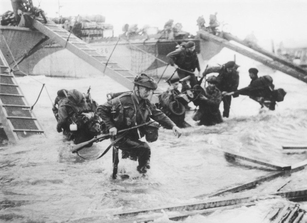 Troops from the 48th Royal Marines at Saint-Aubin-sur-mer on Juno Beach, Normandy, France, during the D-Day landings, 6th June 1944. (Photo by Hulton Archive/Getty Images)