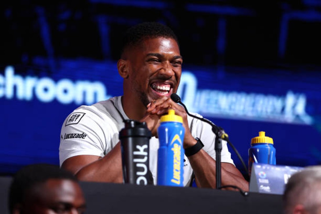 Undisputed boxing champion Oleksandr Usyk has voluntarily given up his IBF heavyweight belt to ensure Anthony Joshua and Daniel Dubois have a prize to fight for in September.