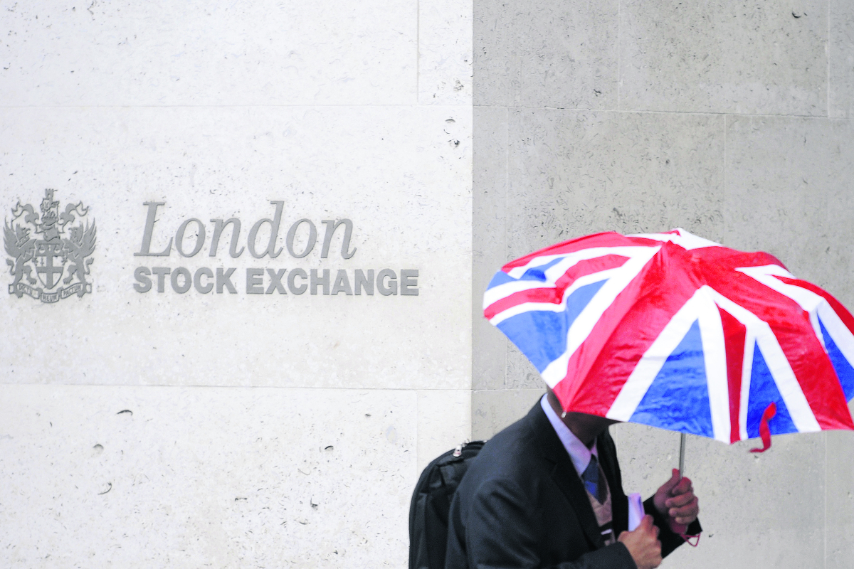 FTSE 100 bounces back into green after tech sell-off