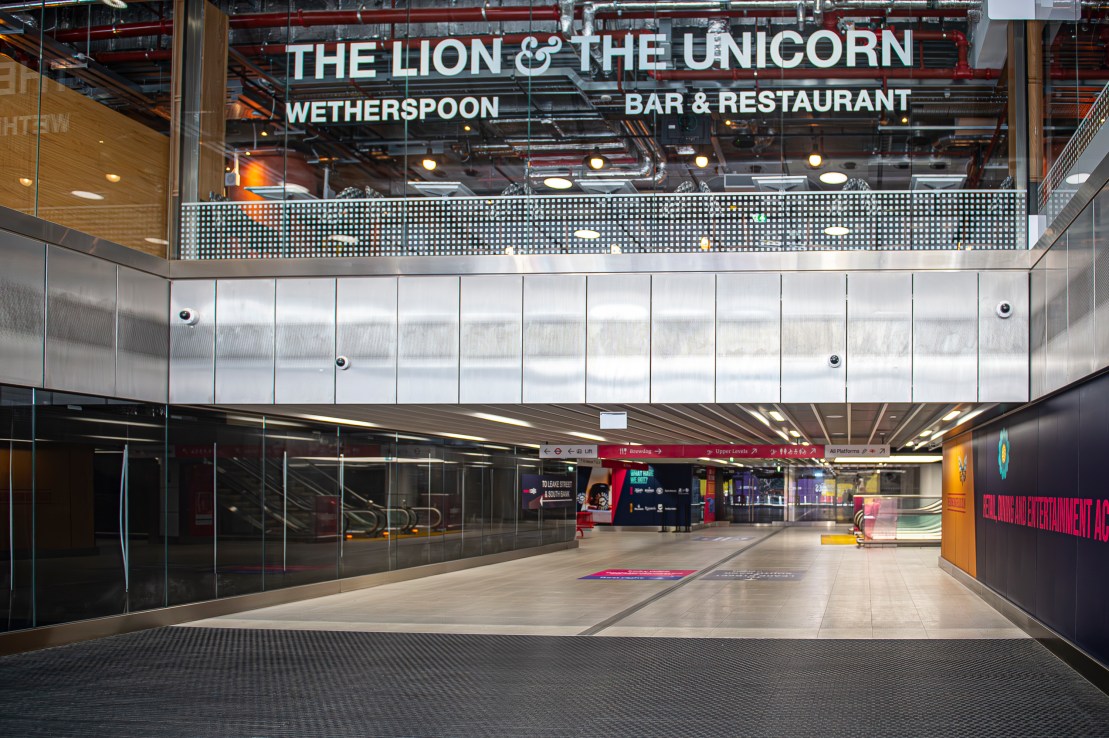 The Lion & The Unicorn, Wetherspoon pub at Waterloo Station, London