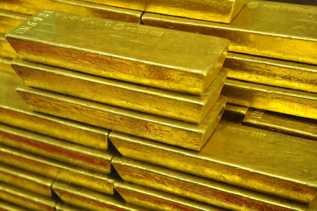 It also takes the price of a standard 400 troy ounce bar of gold, which weighs 12.4kg, to $1m (£768.9m) for the first time ever.